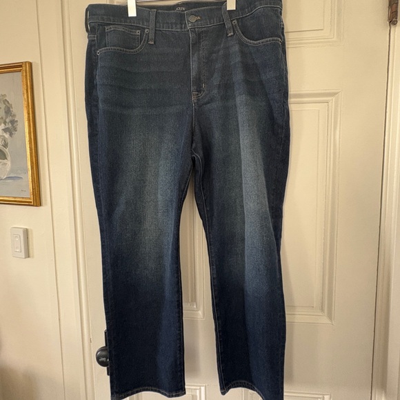 J Crew Petite straight jean in all-day stretch Size 34 Indigo/Dark Blue NWOT - Picture 2 of 4